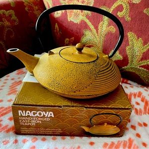 NAGOYA Hand Forged Cast-Iron Teapot